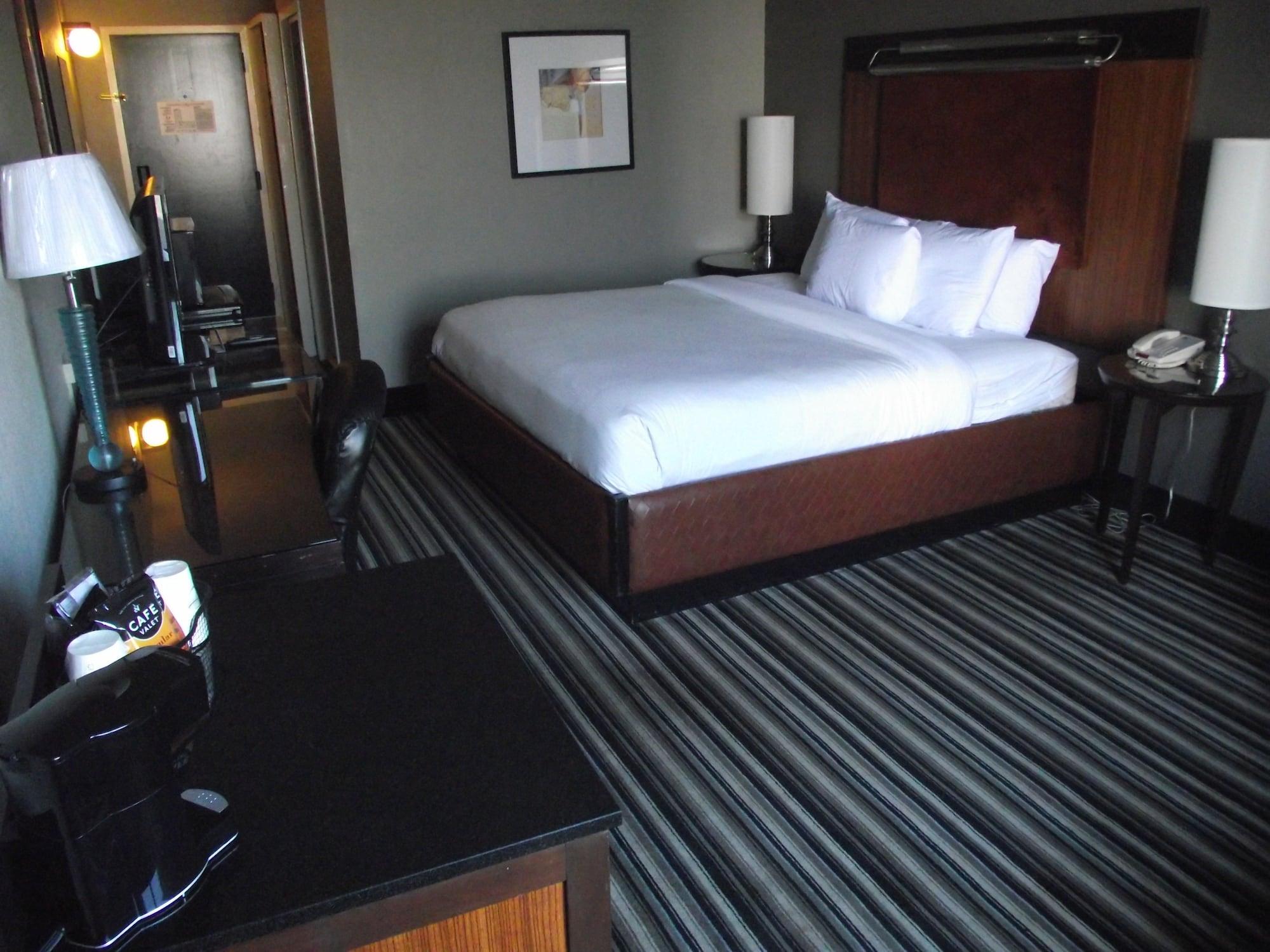 Travelodge By Wyndham Airport/graceland Hotel