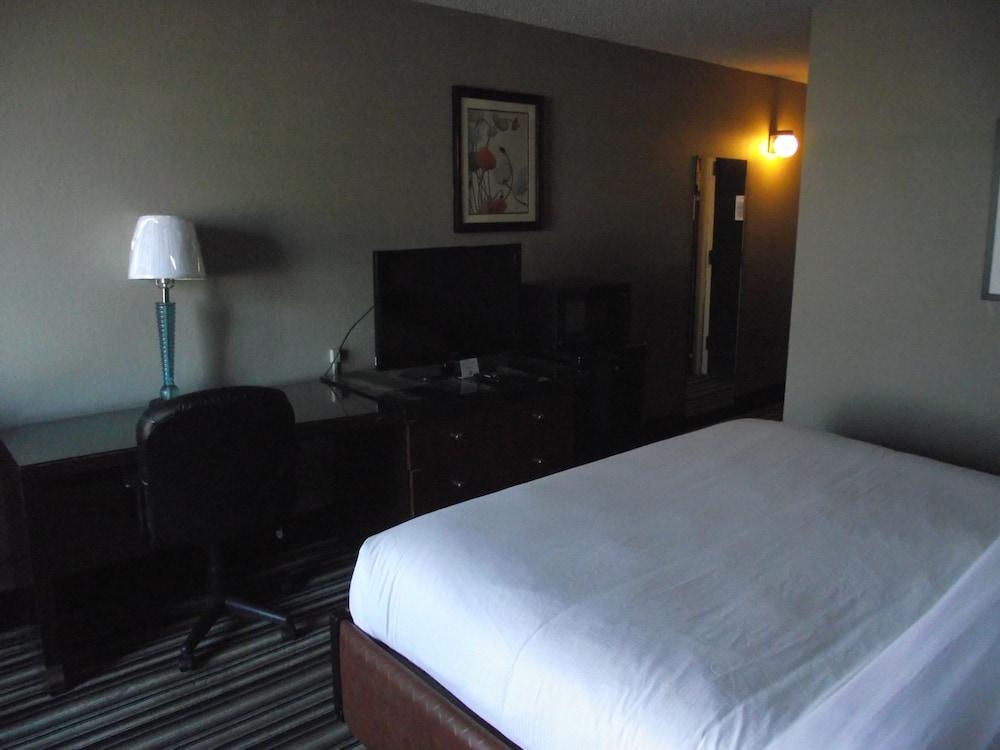 Travelodge By Wyndham Airport/graceland